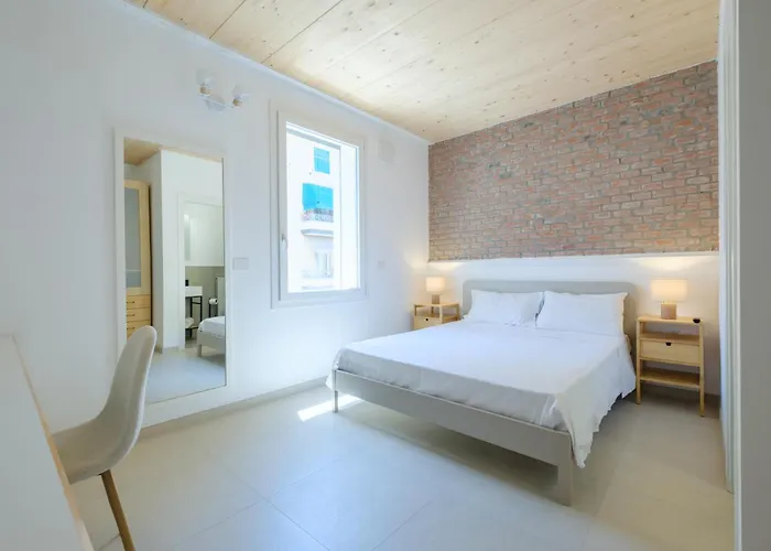 With Elevator And Private Parking شقة بولونيا