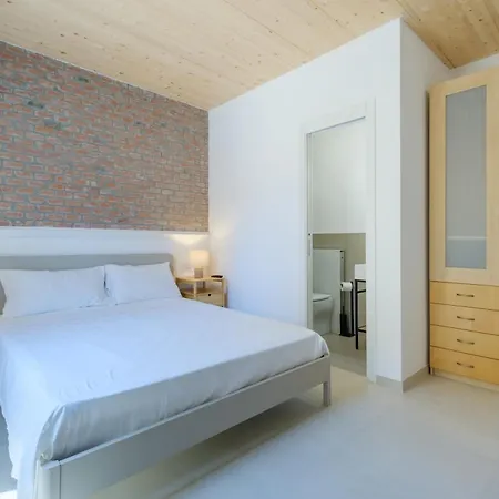 With Elevator And Private Parking Appartement Bologne