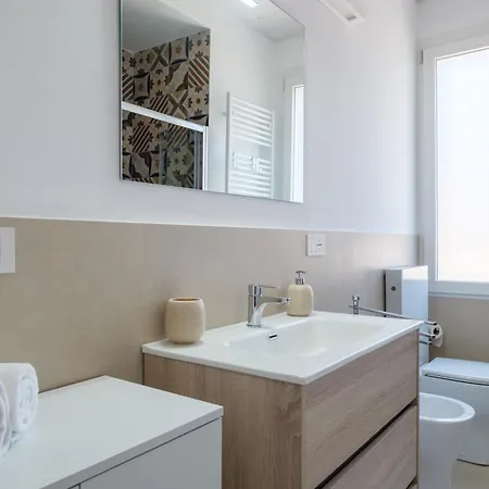 Appartement With Elevator And Private Parking *