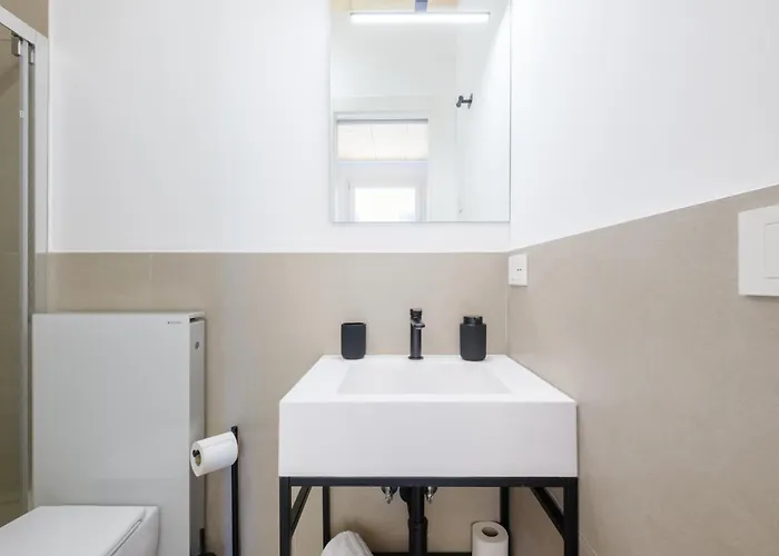 With Elevator And Private Parking Болонья
