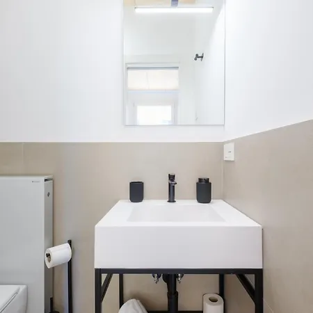 With Elevator And Private Parking Болонья