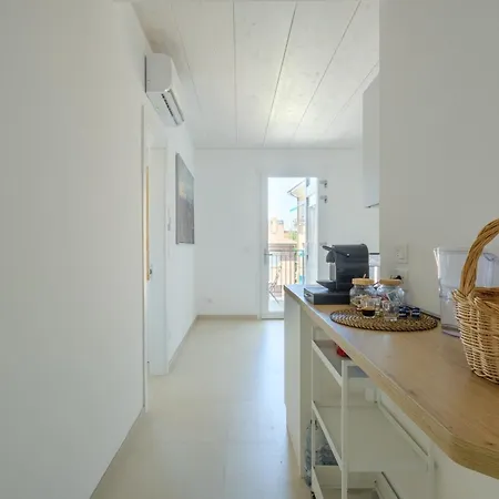 Apartment With Elevator And Private Parking *